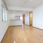 居間12帖・木質フロアー